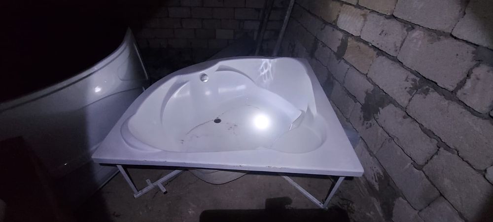 Ванна продаётся в хорошим состоянии