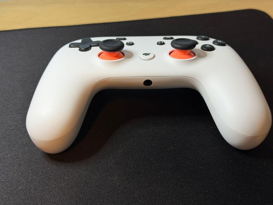 Controller Google Stadia alb - activat bluetooth wireless sau wired usb-c pentru pc, mac și telefon