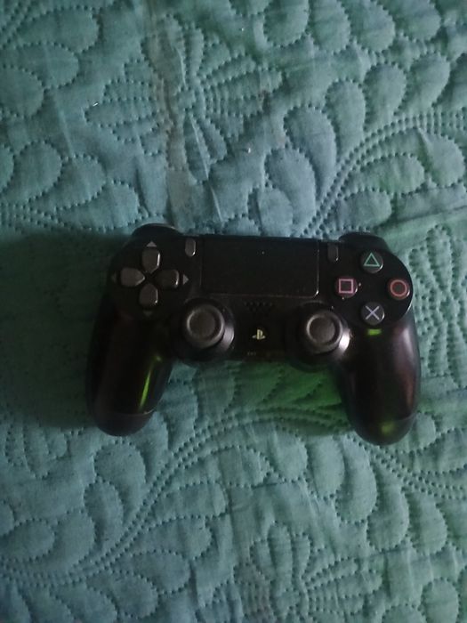 Vând controller ps4+ 4 jocuri