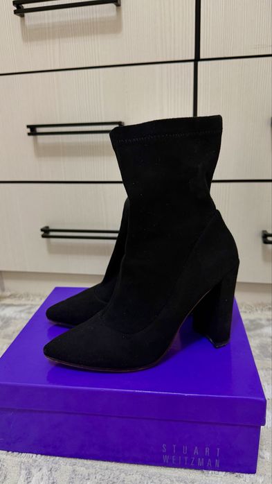 Стильный замшевый ботильон