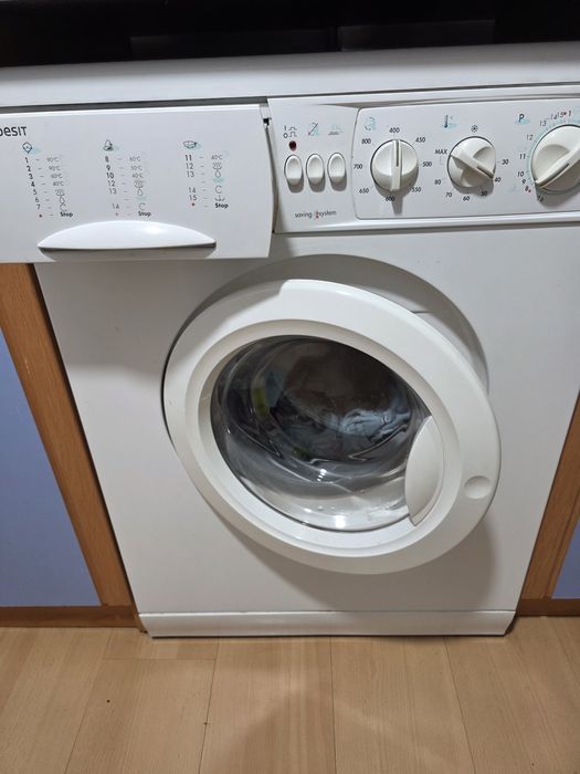 Продаю  стиральную машину Indesit