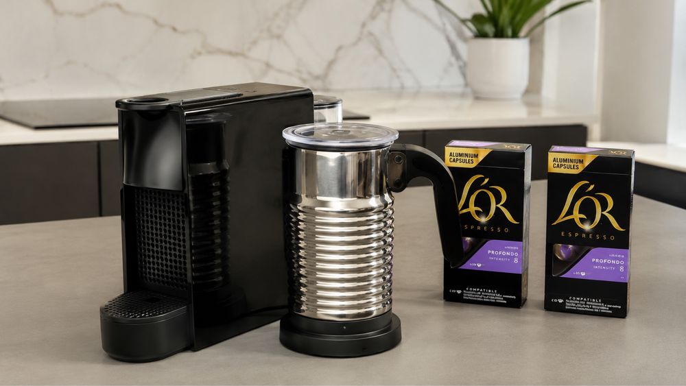 Кофемашинка Nespresso Essenza Mini
