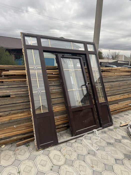 Входные  двери рама алюминий