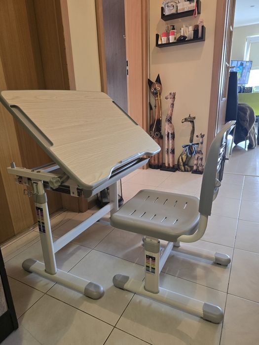 Vipack Регулируемо детско бюро Comfortline 201 със столче, сиво