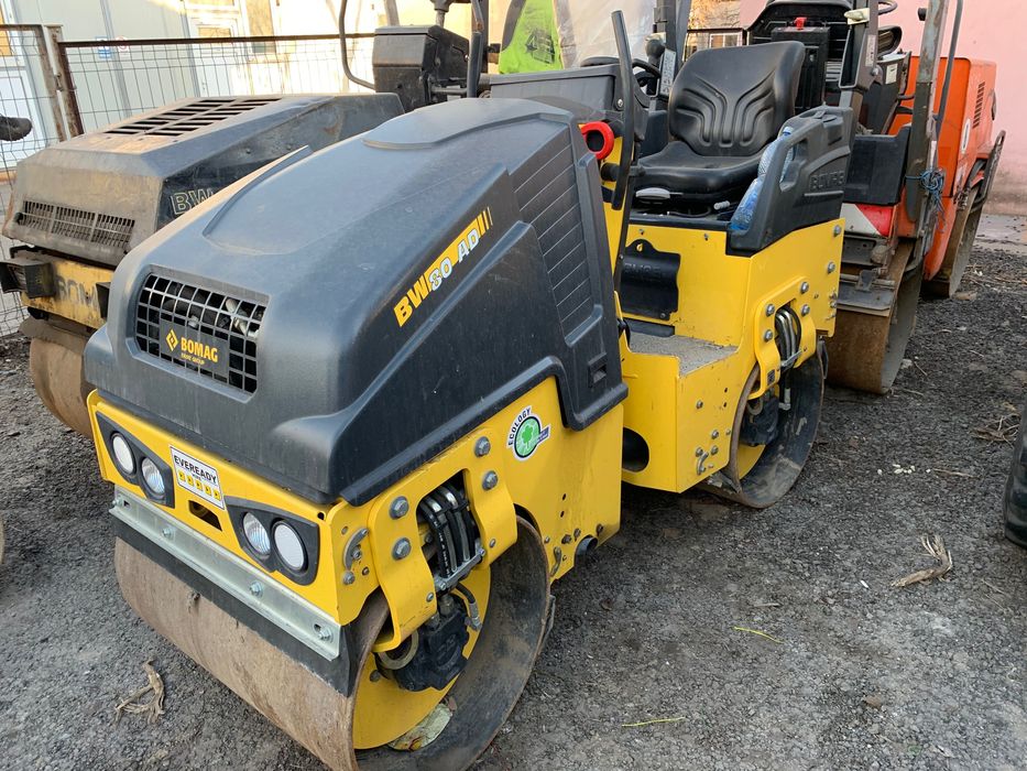 Excavator pe roti, buldoexcavator cu picon, cilindri compactori 2-14 t