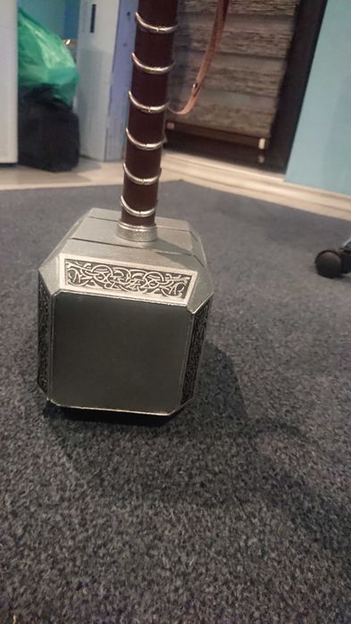 Продавам чука на Thor ( Тор ) в реални размери много добро качество
