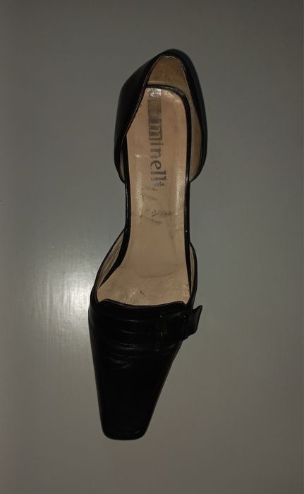 Продаются женские туфли