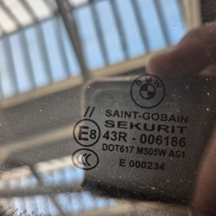 Продавам Челно стъкло за BMW F01