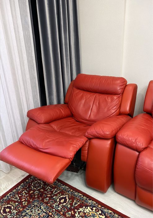 Продается диван и два кресла в гостинн