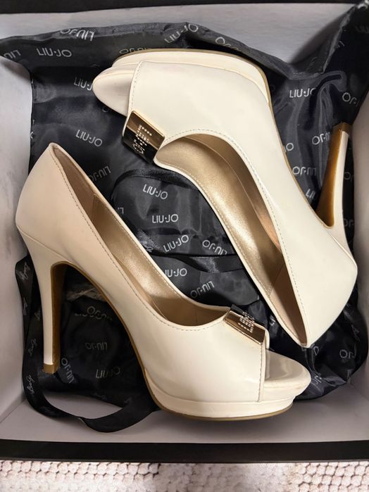 Дамски токчета Liu Jo. Оригинални, в отлично състояние.