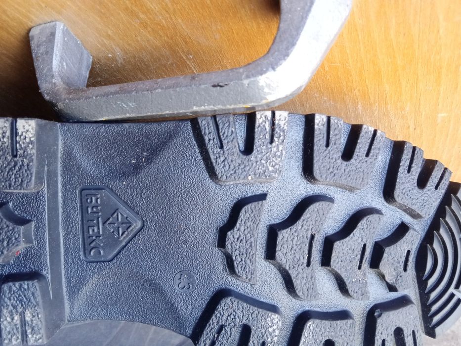 Продам берьцы 43 размер