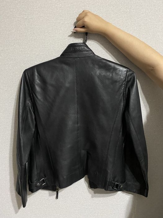 Продам верхнюю женскую одежду