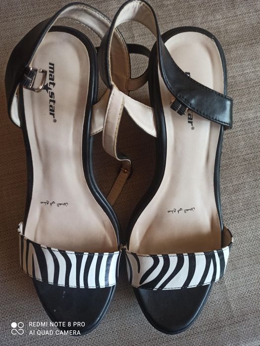 Сандали на платформа