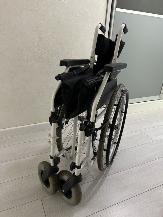 Коляска инвалидная