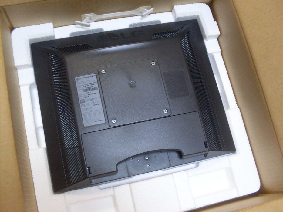 Монитор 17 инча.