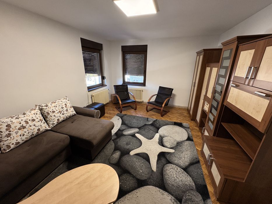 Inchiriez apartament cu 3 camere in vila
