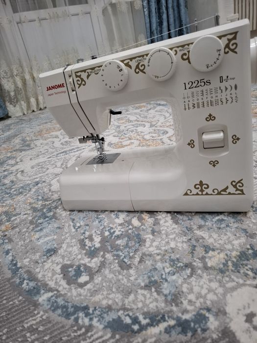 Продаётся швейная машина