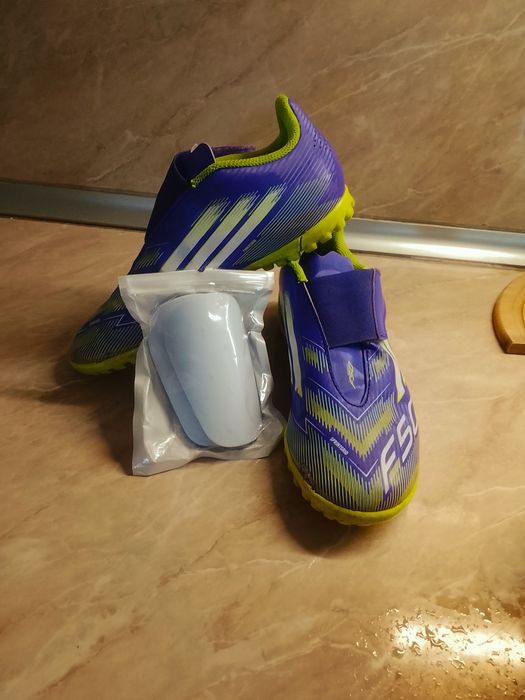F50 стоножки с кори за футбол