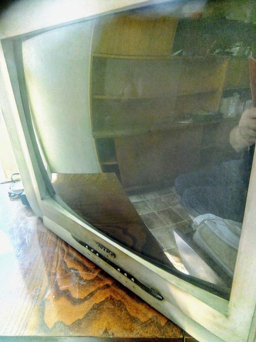 Цветен телевизор AYKO