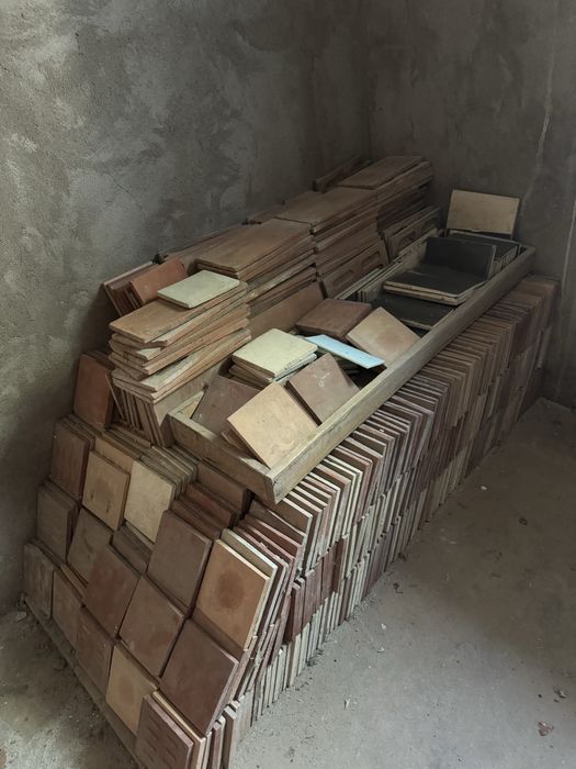 Продается мелкая плитка советская