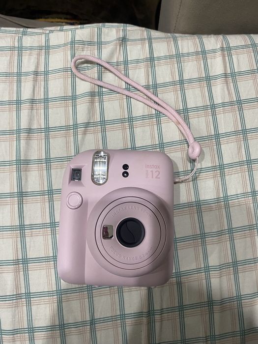 Instax 12 mini без плёнок но с чехлом