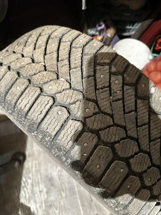 Зимние шины Gislaved 215/55/R17