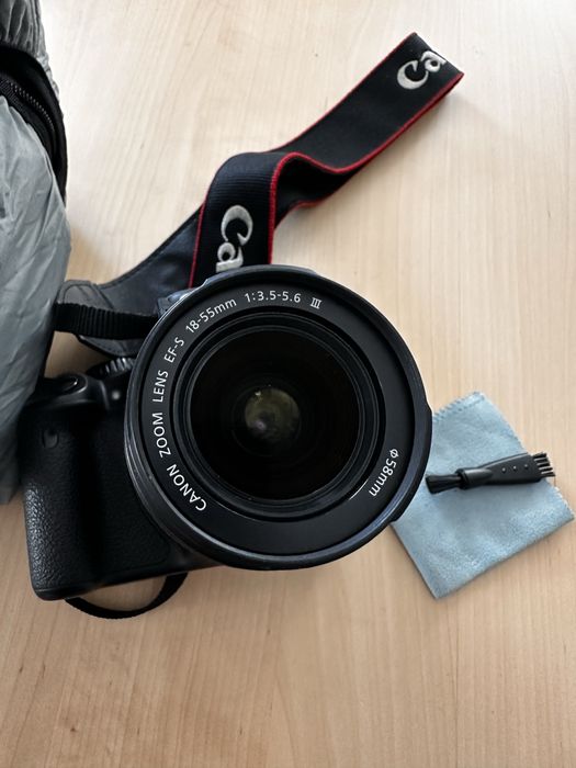 Canon EOS550D + Obiectiv 18-55