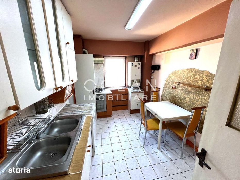 Apartament 4 camere, Etaj 3, Central, zona Garii