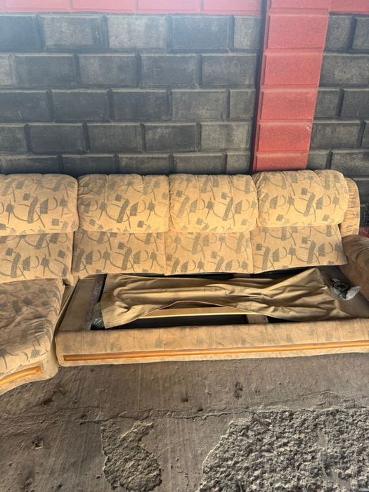 Продам диван, матрас есть