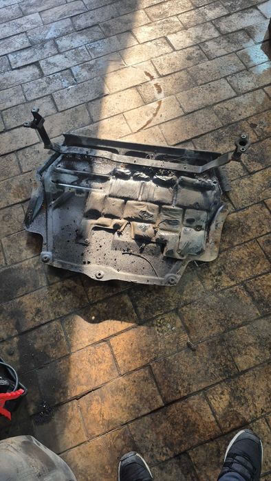 Scut motor din metal pt vw passat B7