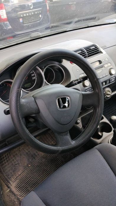 Продава се само на части HONDA JAZZ 1.3 2003година