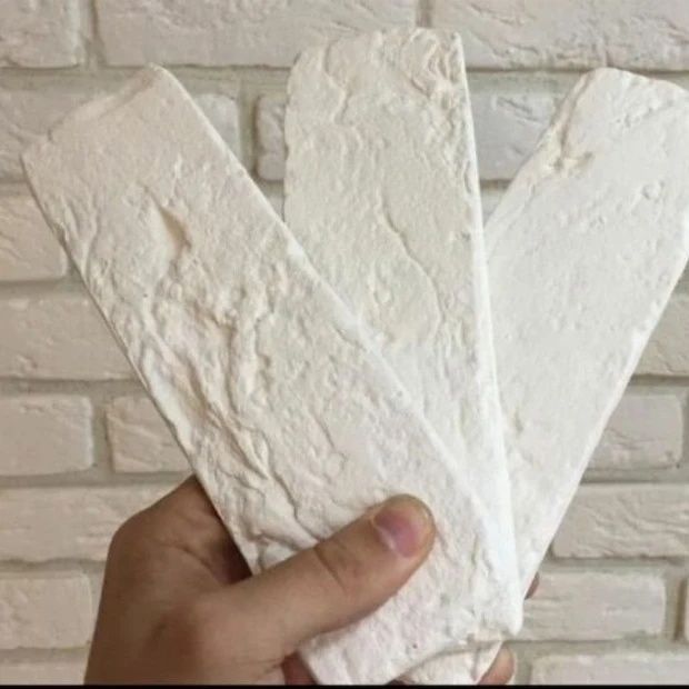 Декоративный кирпич.1кв метрде 60дана бар.  Ұзындығы 24см,ені 6см.