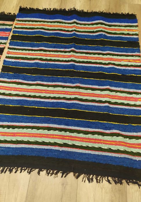 2 броя тъкани килими