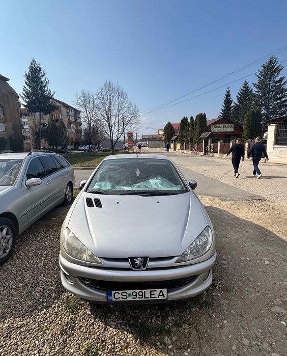 Vând maşină peugeot