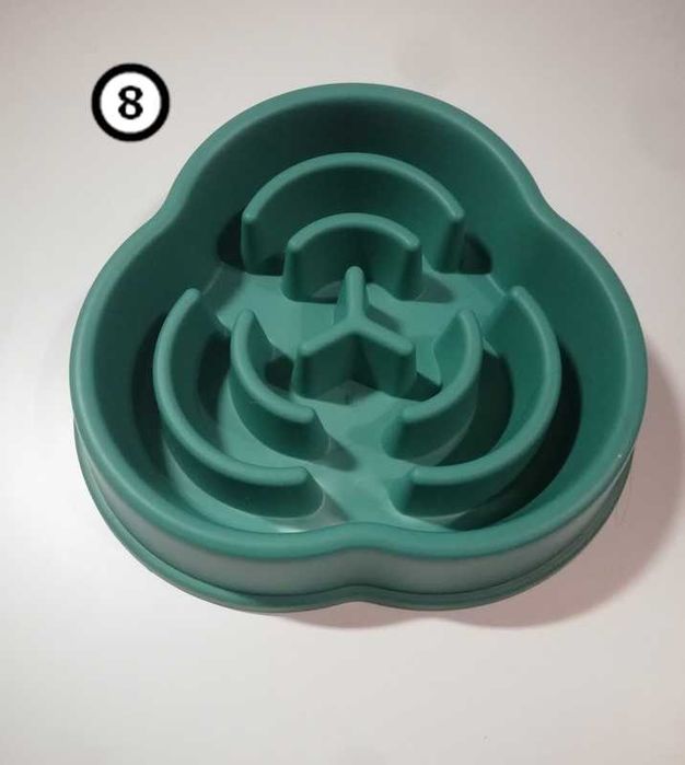 Купа за бавно хранене за котки и кучета