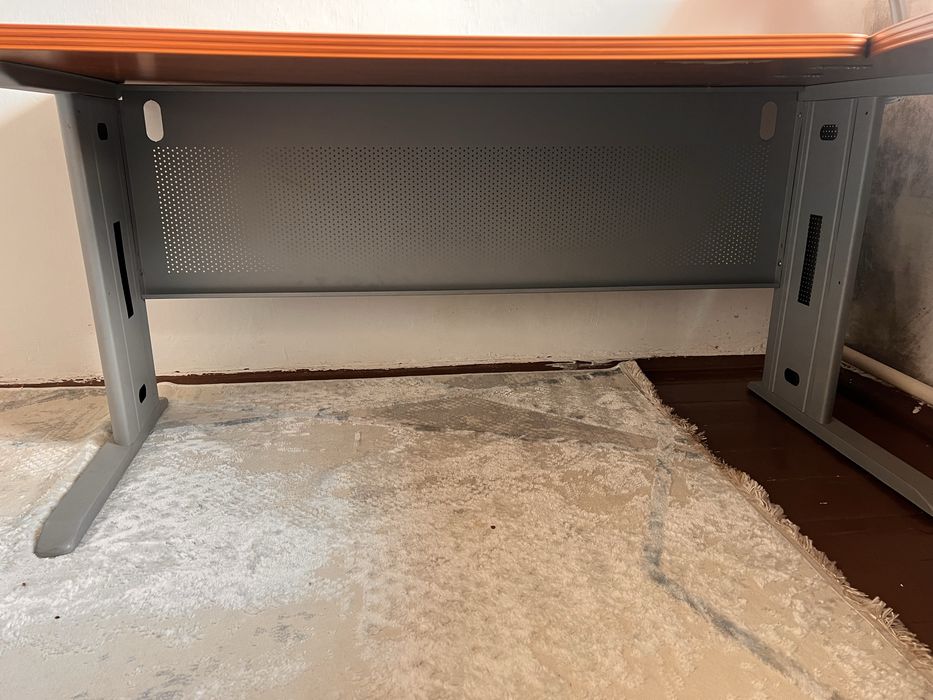 Продается Офисный и письменный стол