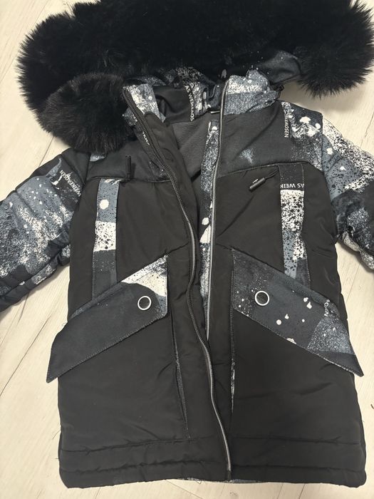 Продам куртку детскую