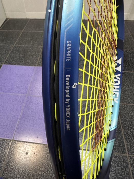 Продам ракетку Yonex Ezone Sonic