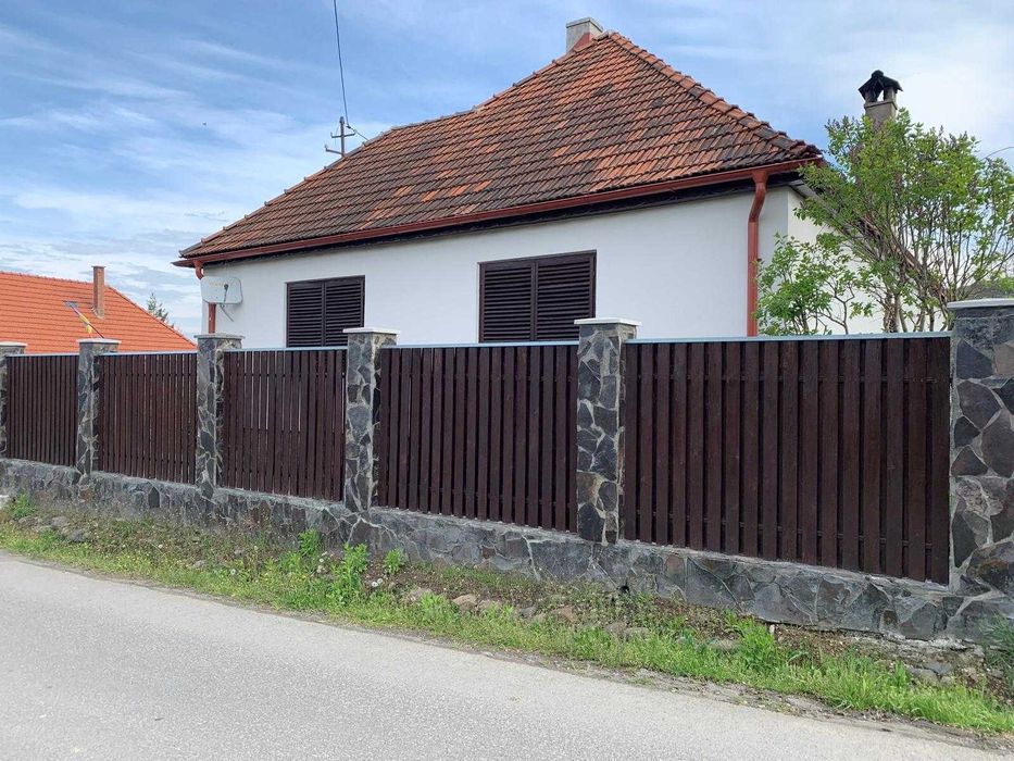 Casa - garaj - curte