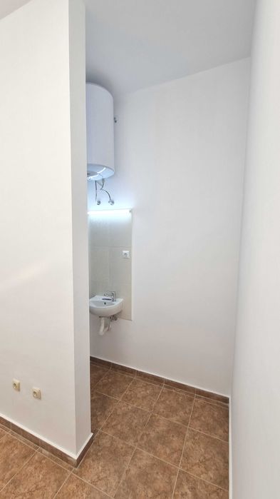 Дава се под наем Магазин в Варна, Христо Ботев - 15 кв.м за 178.5 € - Снимка #5