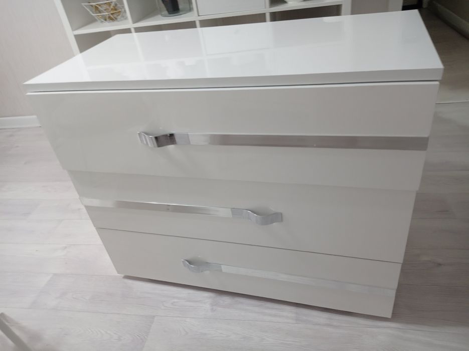 Комод глянец белый