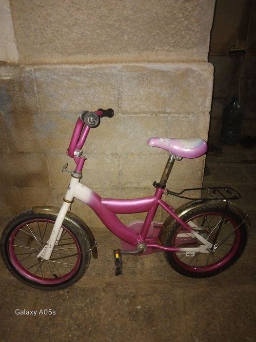 Продавам детско женско колело