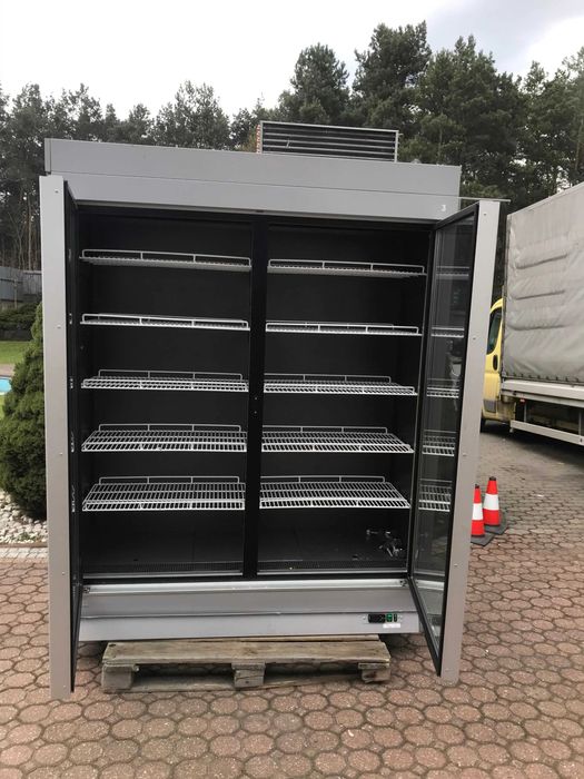 Vitrina frigorifica verticala pentru congelate