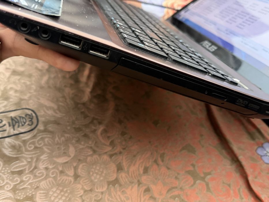 Ноутбук ASUS продается