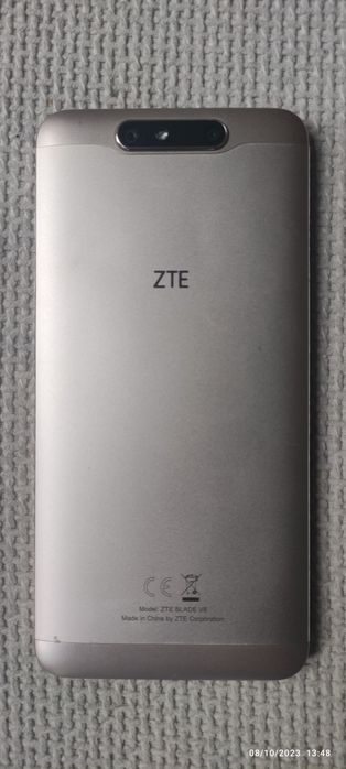 Продавам ZTE Blade V8 смартфон