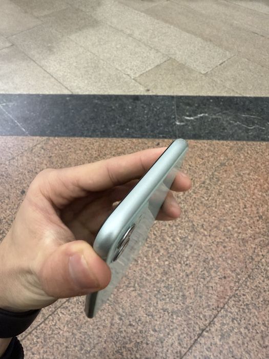 iPhone 11 64 гб.