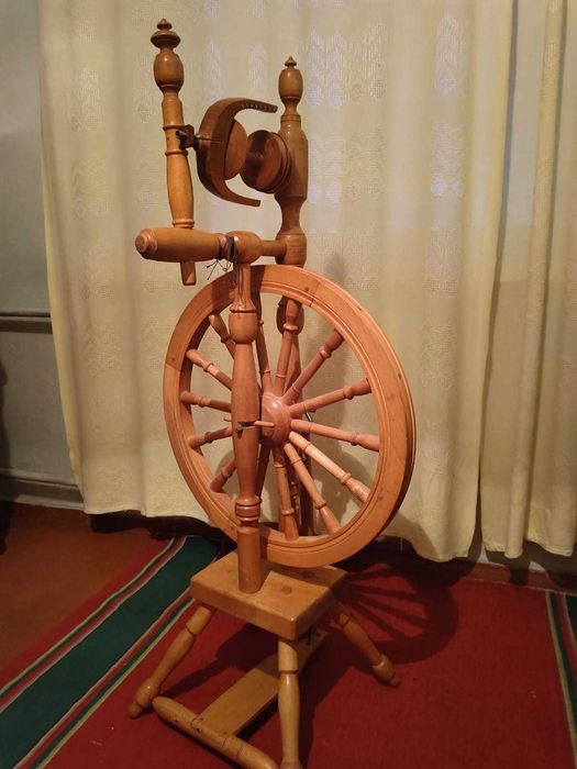 Продается деревянная прялка