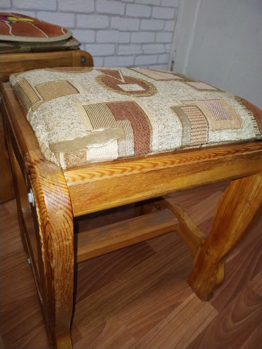 Кухоный стол и 4 стула