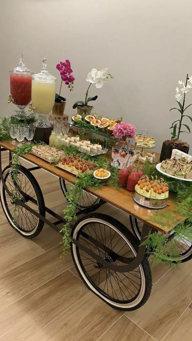 Masa festiva tip bar pentru ornamente si grădinărit cu roti bicicleta