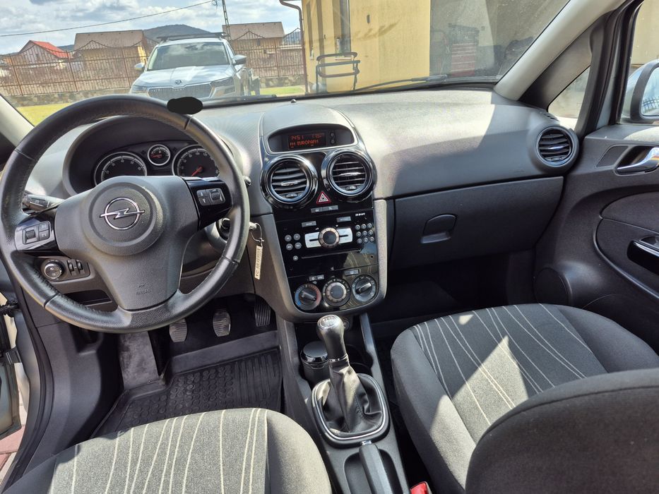 Opel Corsa D 1.2 benzină